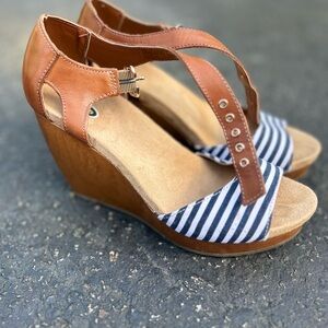 DR. SCHOLLS Striped Brown and Blue Wedge Sandals